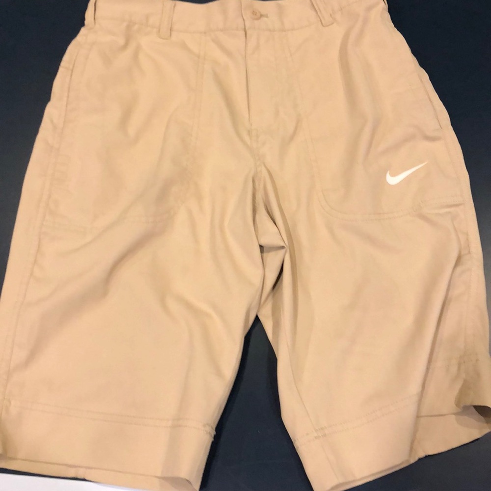 Men’s khaki Nike golf shorts